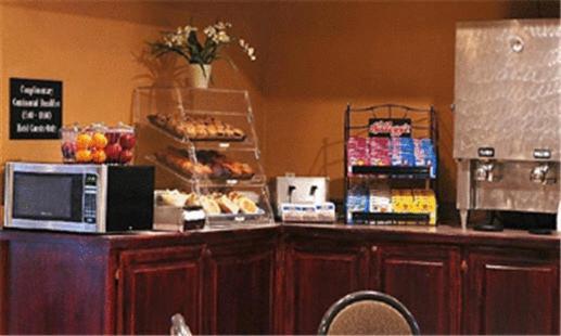 Trade Winds Central Inn Талса Ресторан фото